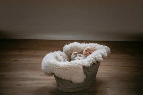 newborn-baby-family-fotoshooting-homestory-neugeboren-mannheim-natalie-schampaul-4.jpg