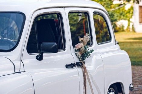 hochzeitsauto-brautauto-fotoshooting-fotos-brautpaar-auto--3.jpg
