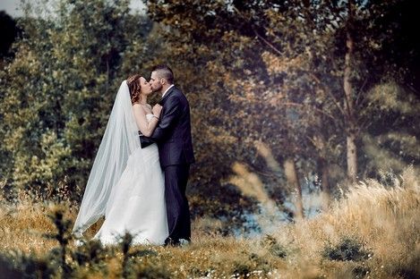 hochzeitsbilder-brautpaar-fotos-fotoshooting-hochzeit-brautpaarshooting-62.jpg