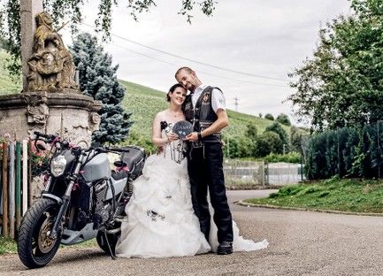 beckstein-fotograf-biker-hochzeit-hochzeitsfotograf-natalie-schampaul-23.jpg