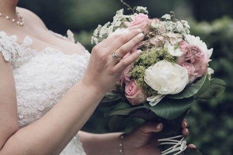 brautstrauss-ringbilder-hochzeit-ringe-blumen-ideen-natalie-schampaul-244.jpg