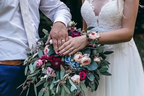 brautstrauss-ringbilder-hochzeit-ringe-blumen-ideen-natalie-schampaul-250.jpg